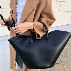 Little liffner brand,tulip tote bag. Calf leather